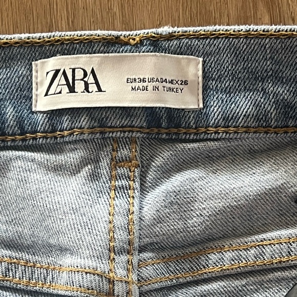 Zara Women's Distressed Denim The Slim Boyfriend in Beach Blue size 4 - Picture 4 of 5